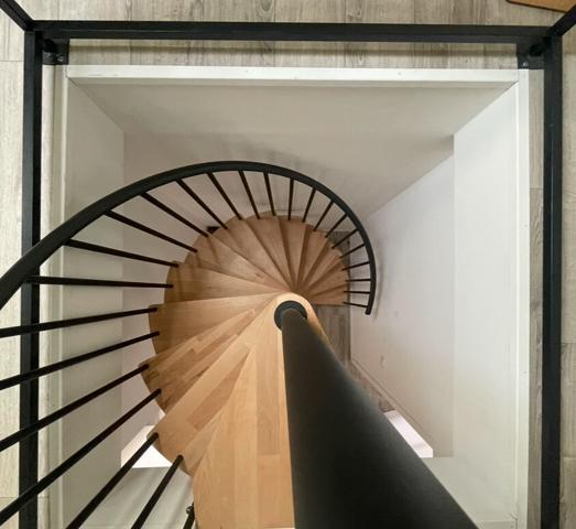 Charme contemporain d'une maison familiale avec piscine et garage à Talence