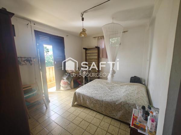 IMMEUBLE DE RAPPORT - Ideal investisseurs - Composition de l’ensemble immobilier : 4 lots – Garages + Habitation + Commerce