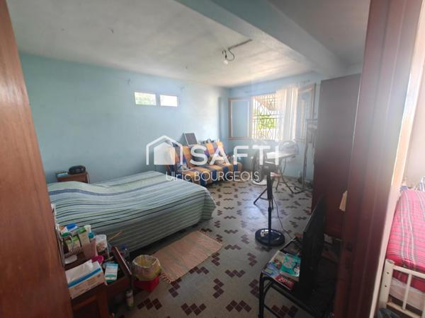 IMMEUBLE DE RAPPORT - Ideal investisseurs - Composition de l’ensemble immobilier : 4 lots – Garages + Habitation + Commerce