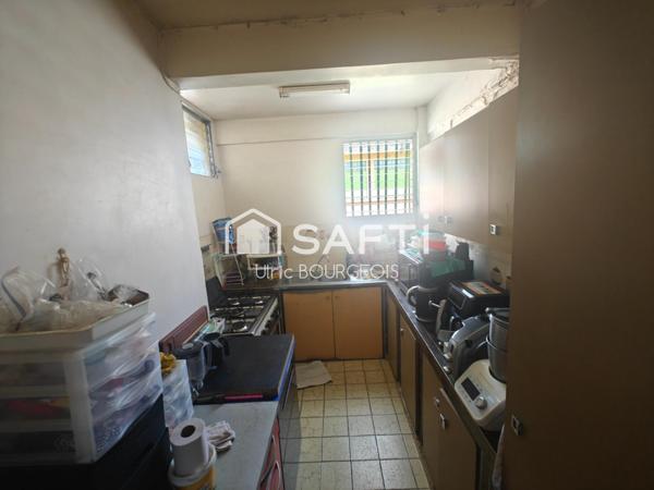 IMMEUBLE DE RAPPORT - Ideal investisseurs - Composition de l’ensemble immobilier : 4 lots – Garages + Habitation + Commerce