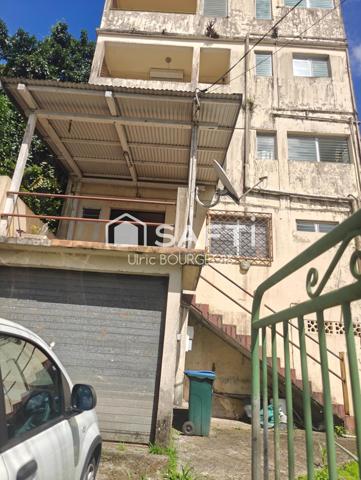 IMMEUBLE DE RAPPORT - Ideal investisseurs - Composition de l’ensemble immobilier : 4 lots – Garages + Habitation + Commerce