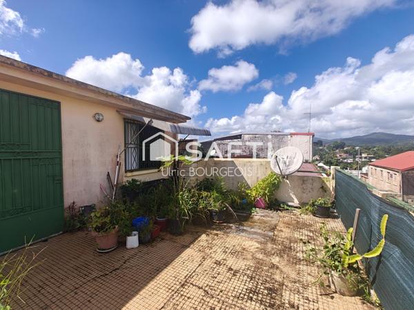 IMMEUBLE DE RAPPORT - Ideal investisseurs - Composition de l’ensemble immobilier : 4 lots – Garages + Habitation + Commerce