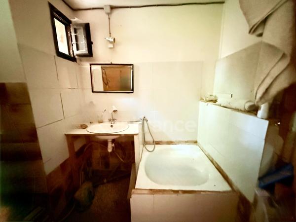 Maison à vendre 3 pièces 72m2 terrain environ 5 Ha ½