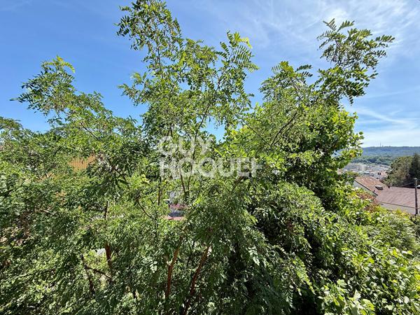 Charmant appartement en dernier étage avec balcon et parking