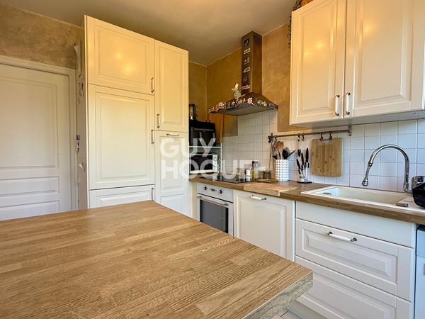 Charmant appartement en dernier étage avec balcon et parking