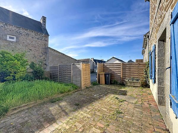 Maison en pierre aux Grèves Langueux à vendre - Maison en pierre dans une copropriété de 3 lots avec son garage et son jardin indépendant !