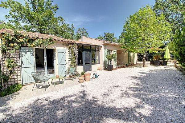 A VENDRE en EXCLUSIVITE à DRAGUIGNAN - Villa de charme de PLAIN PIED avec 3 chambres