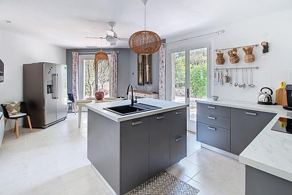 A VENDRE en EXCLUSIVITE à DRAGUIGNAN - Villa de charme de PLAIN PIED avec 3 chambres