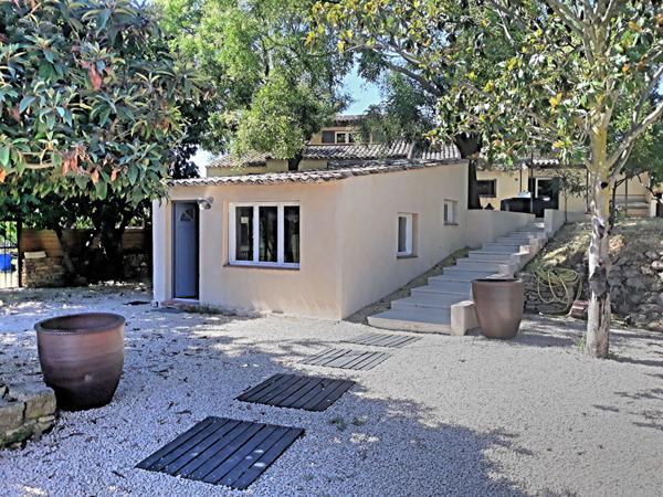 Mas Miramas 4 pièces avec t2 indépendant et vaste terrain sans vis à vis