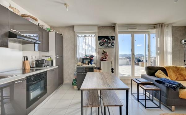 Appartement Marseille 13012 - 3 pièce(s) 57 m2 - dernier étage ,terrasse de 57m², double box en ss sol