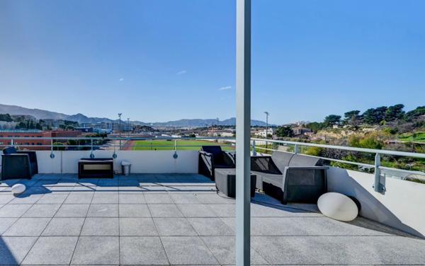 Appartement Marseille 13012 - 3 pièce(s) 57 m2 - dernier étage ,terrasse de 57m², double box en ss sol