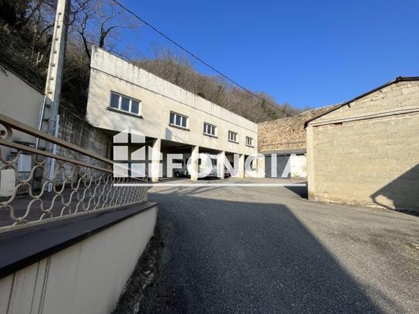 Local commercial 4 pièces à louer