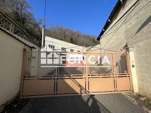 Local commercial 4 pièces à louer