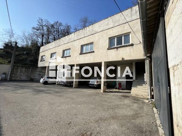 Local commercial 4 pièces à louer