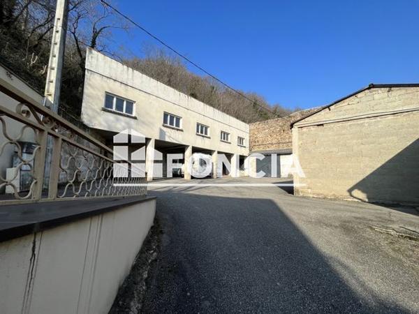 Local commercial 4 pièces à louer