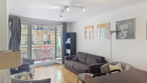Grand trois pièces avec balcon - PARIS