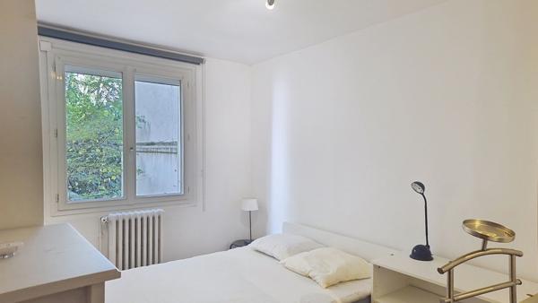 Grand trois pièces avec balcon - PARIS
