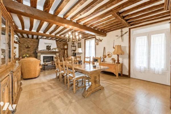 Corps de ferme - Terrain 928m2 - Centre Ville - Maison + dpdces - Division/construction possibles