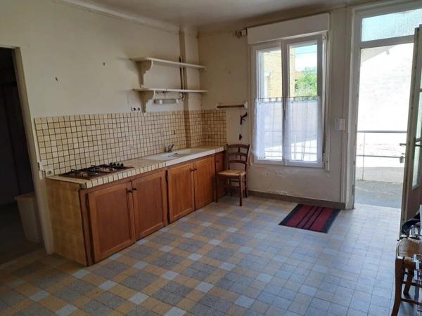 Vente                                                      Maison de village
                        
                     9 pièces                      145 m2                     à Attigny