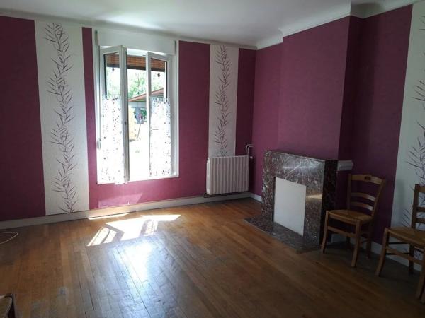 Vente                                                      Maison de village
                        
                     9 pièces                      145 m2                     à Attigny