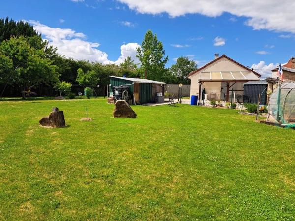 Vente                                                      Maison de village
                        
                     9 pièces                      145 m2                     à Attigny