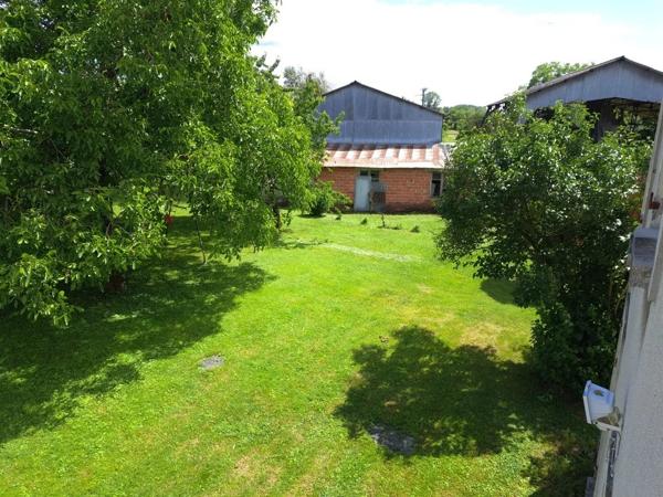 Vente                                                      Maison de village
                        
                     9 pièces                      145 m2                     à Attigny