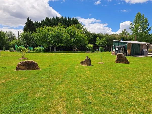 Vente                                                      Maison de village
                        
                     9 pièces                      145 m2                     à Attigny