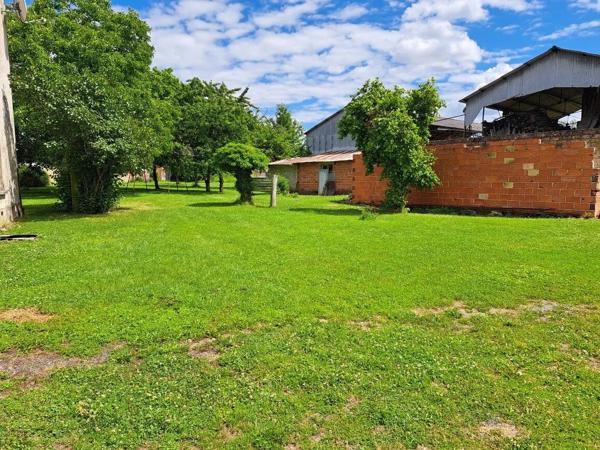 Vente                                                      Maison de village
                        
                     9 pièces                      145 m2                     à Attigny
