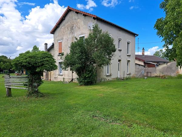 Vente                                                      Maison de village
                        
                     9 pièces                      145 m2                     à Attigny