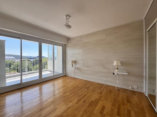 T4 proche gare Viotte, calme, vue, deux terrasses