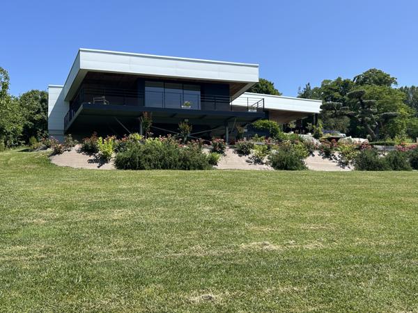 Laplume (47310) MAISON D'ARCHITECTE DE 163 M2 AVEC 4 CHAMBRES, GARAGE, SOUS SOL ET TERRAIN DE 5600 M2