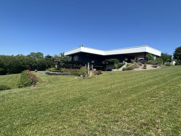Laplume (47310) MAISON D'ARCHITECTE DE 163 M2 AVEC 4 CHAMBRES, GARAGE, SOUS SOL ET TERRAIN DE 5600 M2