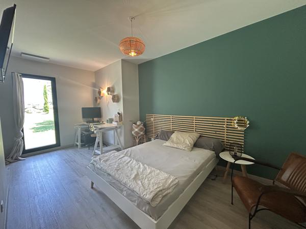 Laplume (47310) MAISON D'ARCHITECTE DE 163 M2 AVEC 4 CHAMBRES, GARAGE, SOUS SOL ET TERRAIN DE 5600 M2