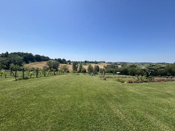 Laplume (47310) MAISON D'ARCHITECTE DE 163 M2 AVEC 4 CHAMBRES, GARAGE, SOUS SOL ET TERRAIN DE 5600 M2