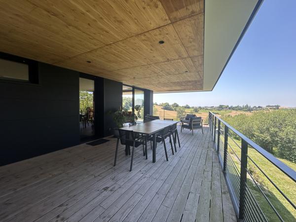 Laplume (47310) MAISON D'ARCHITECTE DE 163 M2 AVEC 4 CHAMBRES, GARAGE, SOUS SOL ET TERRAIN DE 5600 M2