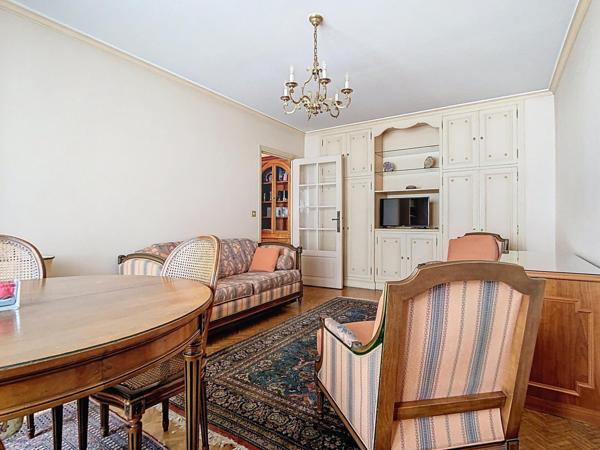 Appartement 2 pièces 50 m² balcon, immeuble avec ascenseur