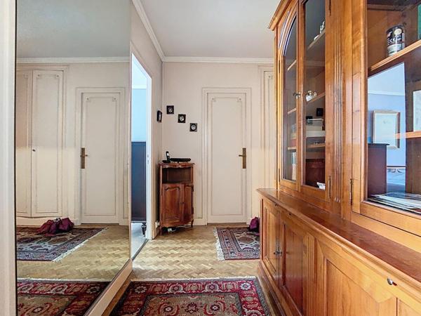 Appartement 2 pièces 50 m² balcon, immeuble avec ascenseur