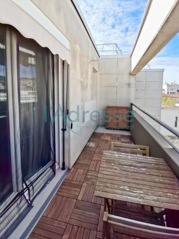 SURESNES 7' Tram au 6 ème et dernier étage