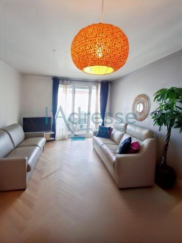 SURESNES 7' Tram au 6 ème et dernier étage