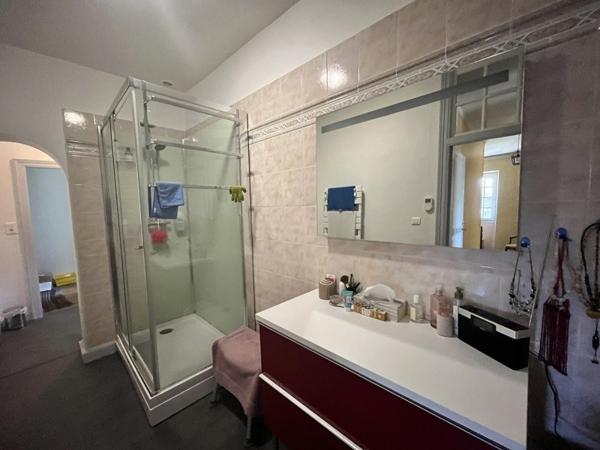 Maison à vendre 250 000 € Larche 5 p 210 m² DPE D