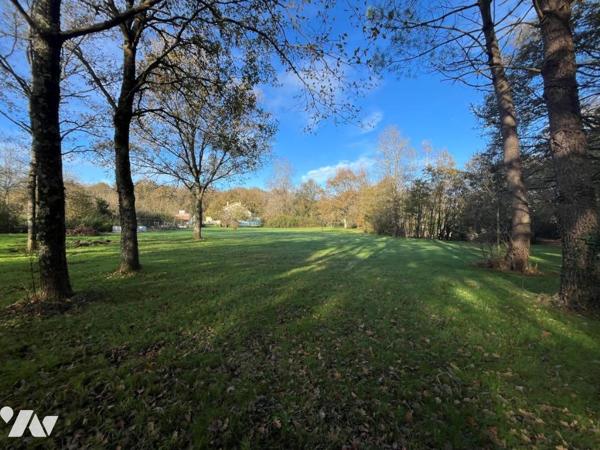 COUERON - MAISON AVEC ETANG SUR TERRAIN de plus d'1 Hectare 