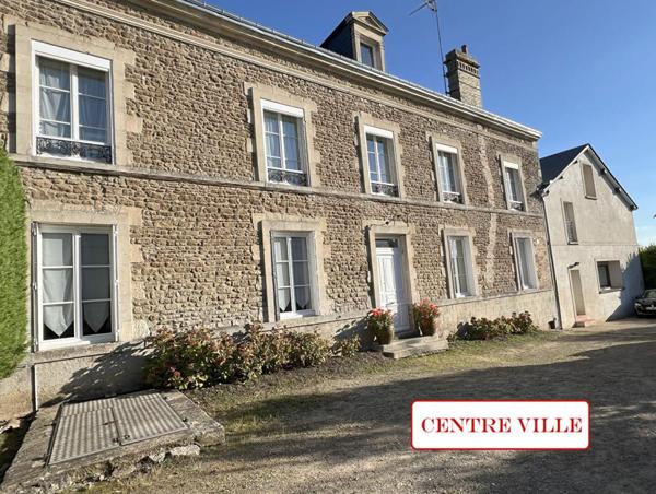 Maison bourgeoise avec grand jardin et garage