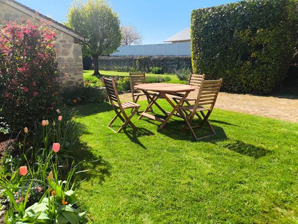 Maison bourgeoise avec grand jardin et garage