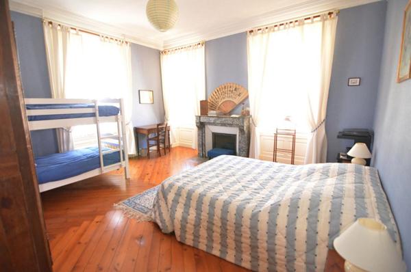 Maison bourgeoise avec grand jardin et garage