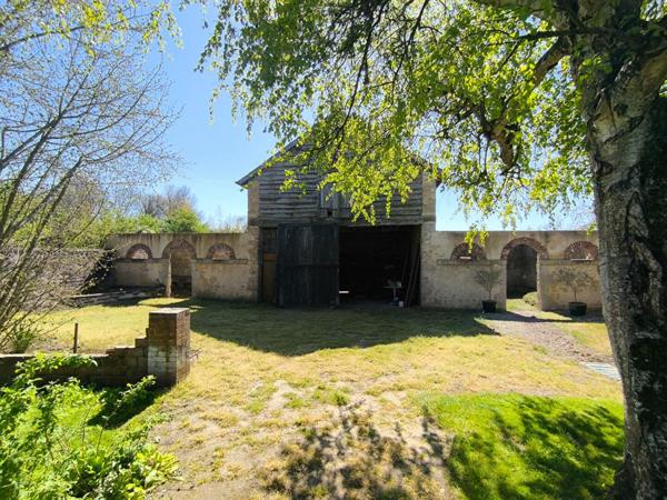 Maison bourgeoise avec grand jardin et garage