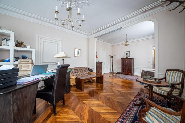 Maison bourgeoise avec grand jardin et garage