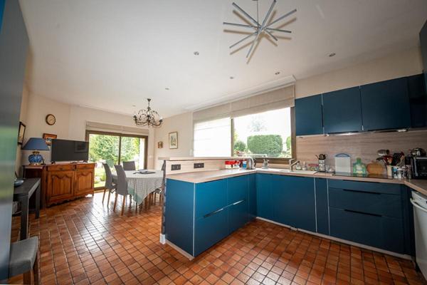 Maison bourgeoise avec grand jardin et garage