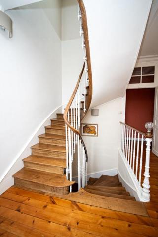 Maison bourgeoise avec grand jardin et garage