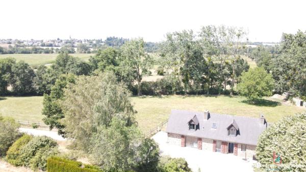 Longère en campagne sans voisins à Oisseau