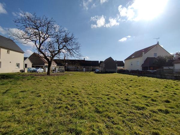 Terrain à bâtir à La Ville Aux Dames proche, Gare TGV, Fil Bleu, écoles, commerces, Tours, tram